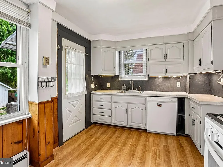 325 Cottage Ave — Photo 7