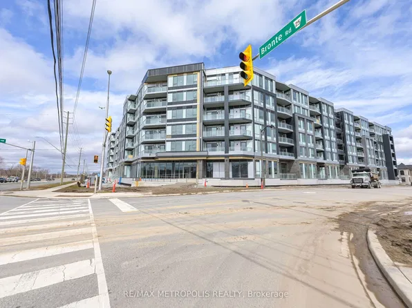 2501 Saw Whet Blvd #246, Oakville, ON L6M 5M9
