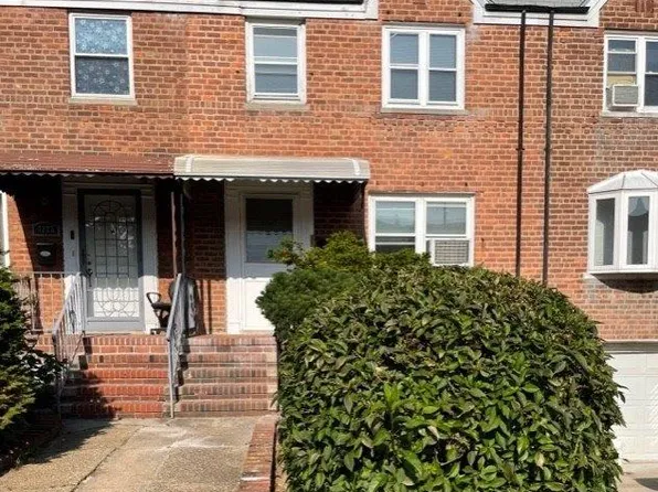 42-25 195th Street, Flushing, NY 11358