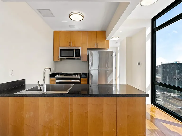 34-46 Vernon Blvd #W209 — Photo 4