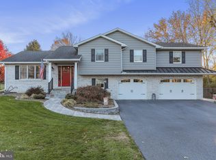 1188 Fiddlers Rd, Chambersburg, PA