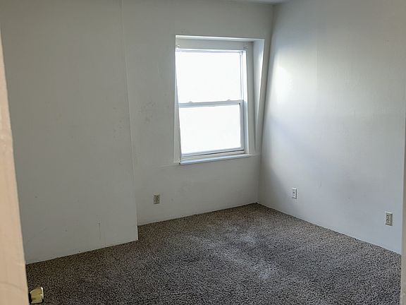 4th image of 1450 Meadowview Dr #11317580