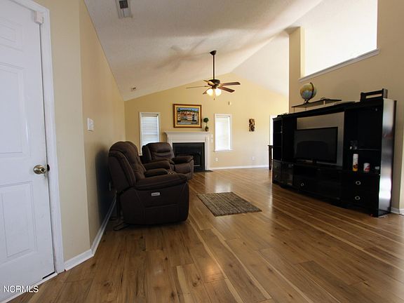 4th image of 105 Summercreek Drive