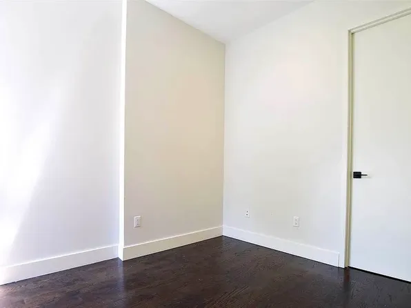 854 Greene Avenue image 6 of 11