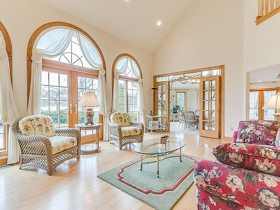 2nd image of 4431 Hampshire Hill Dr