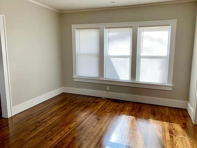 2040 E 12th Pl — Photo 7