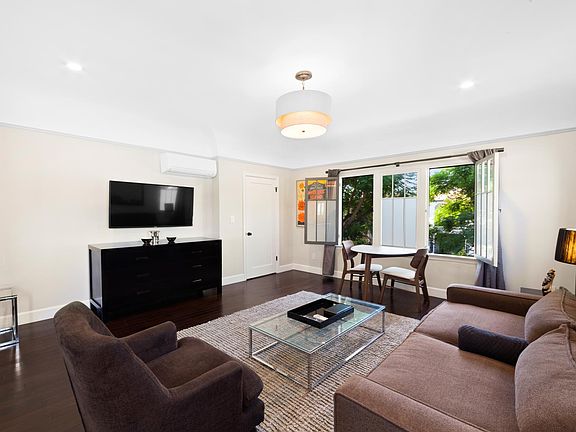 2nd image of 1118 N Poinsettia Dr #1120-1/2