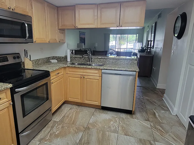 130 Cypress Ct — Photo 8