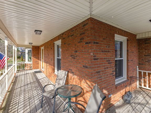 4th image of 709 Harris Dr
