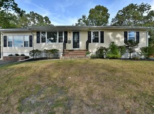 15 Darien Rd, Howell, NJ 07731