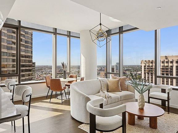 5th image of 1909 Walnut St #301