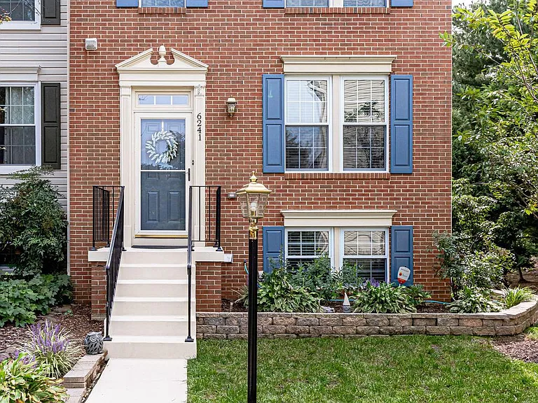 6241 Abbottsbury Row — Photo 4