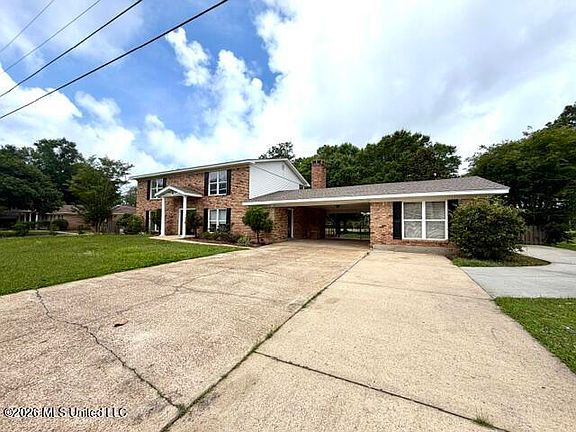 2nd image of 825 Warren St