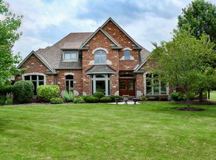 40W697 Wild Briar Ln, Elgin, IL 60124