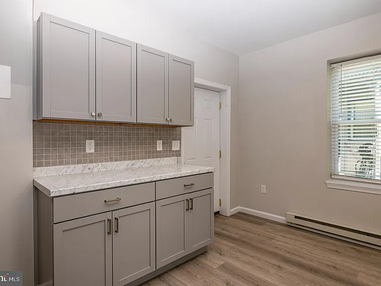 419 Woodward St #4 — Photo 8