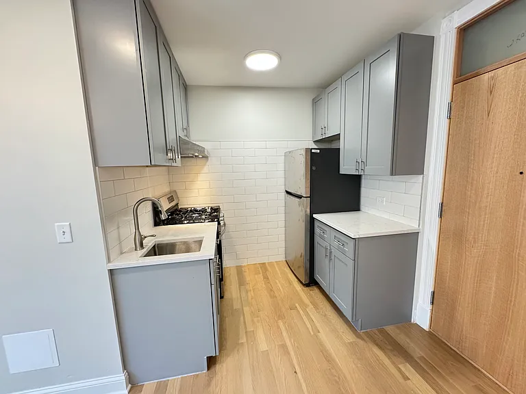 4552 N Clark Street — Photo 9