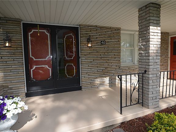 2nd image of 40 Bru Mar Dr
