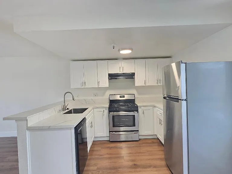 4326 W 142nd St #8 — Photo 11