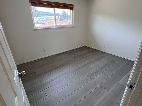 4th image of 5269 Riverside Ave