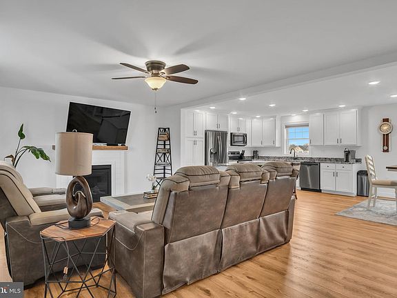 4th image of 902 Southwood Dr