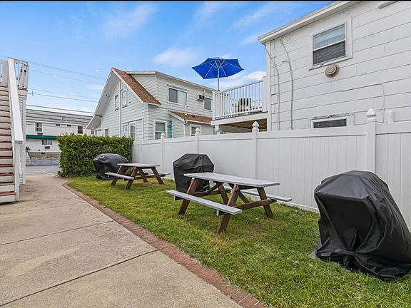 4th image of 46 E Grand Ave #469