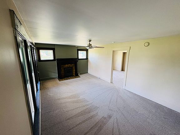 3rd image of 136 Park Ave SW #3