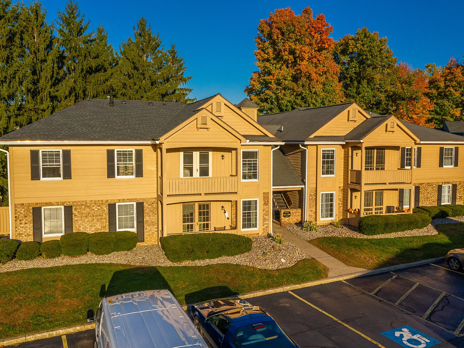 Wood Creek Apartments — Photo 4