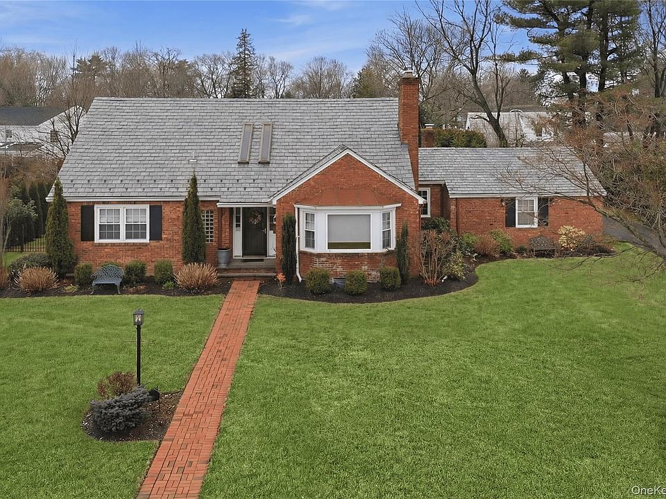 1st image of 5 Glenwood Lane