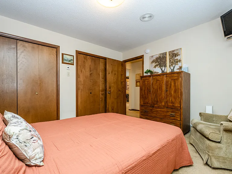 1319 Lewis Ave — Photo 2