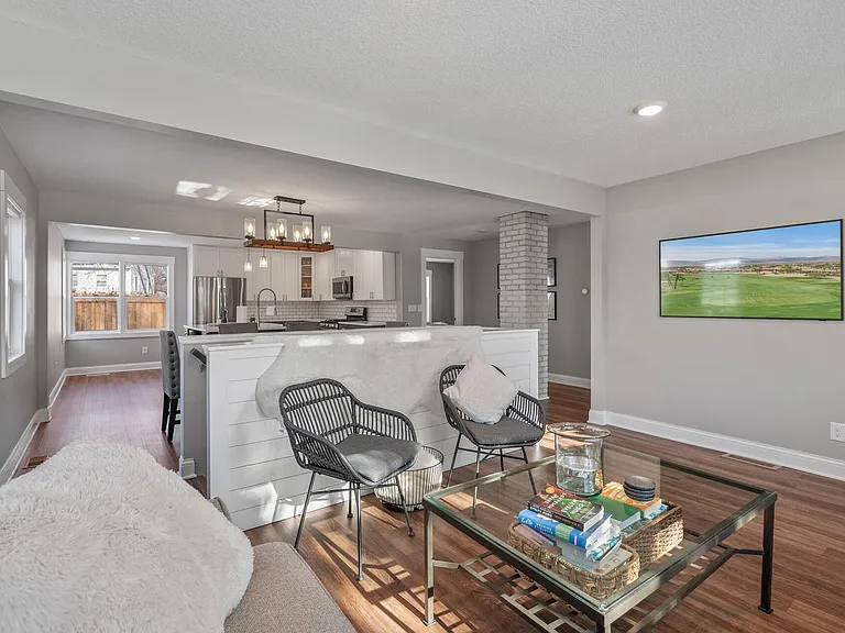 South Ln — Photo 4