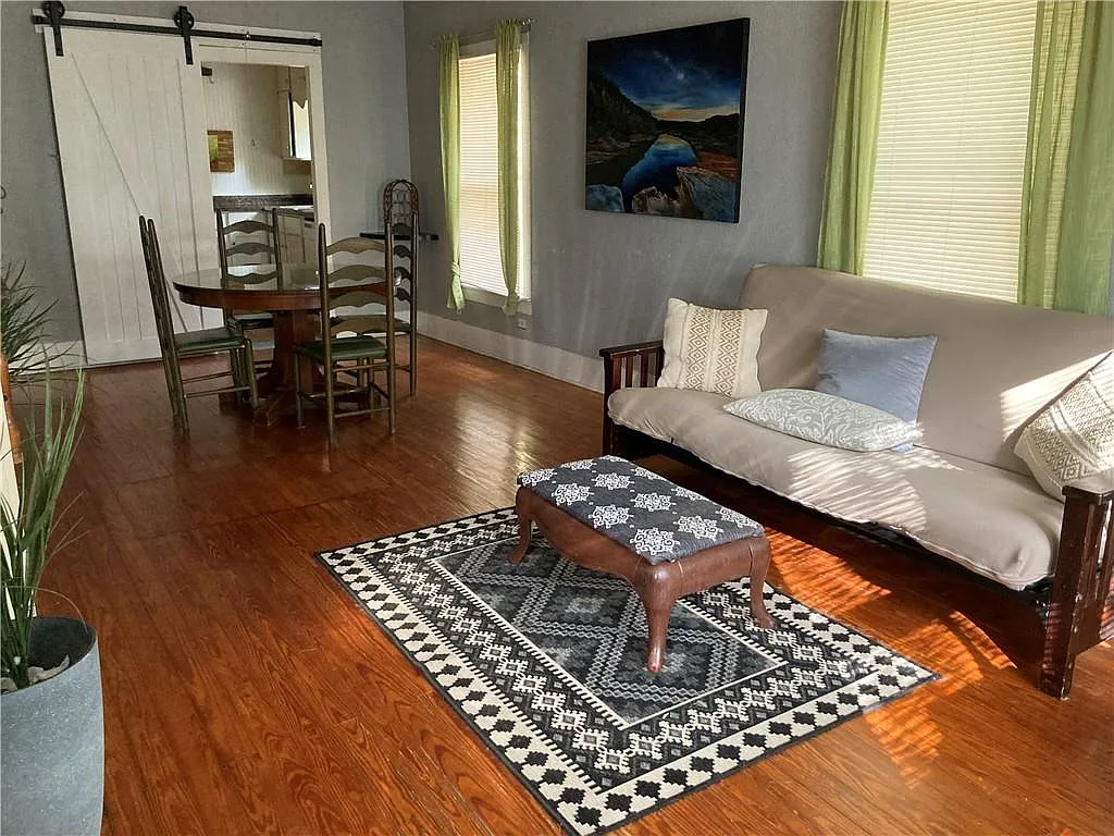 2 bed, 898 sqft, $1,800 — Photo 4