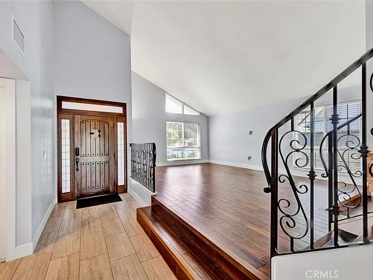14781 Canterbury Ave — Photo 4
