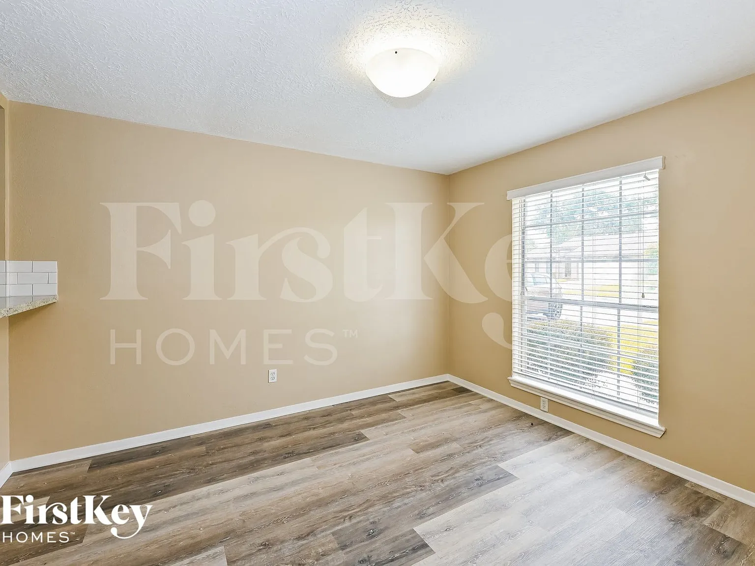 3 bed, 2.0 bath, 1752 sqft, $2,085 — Photo 4