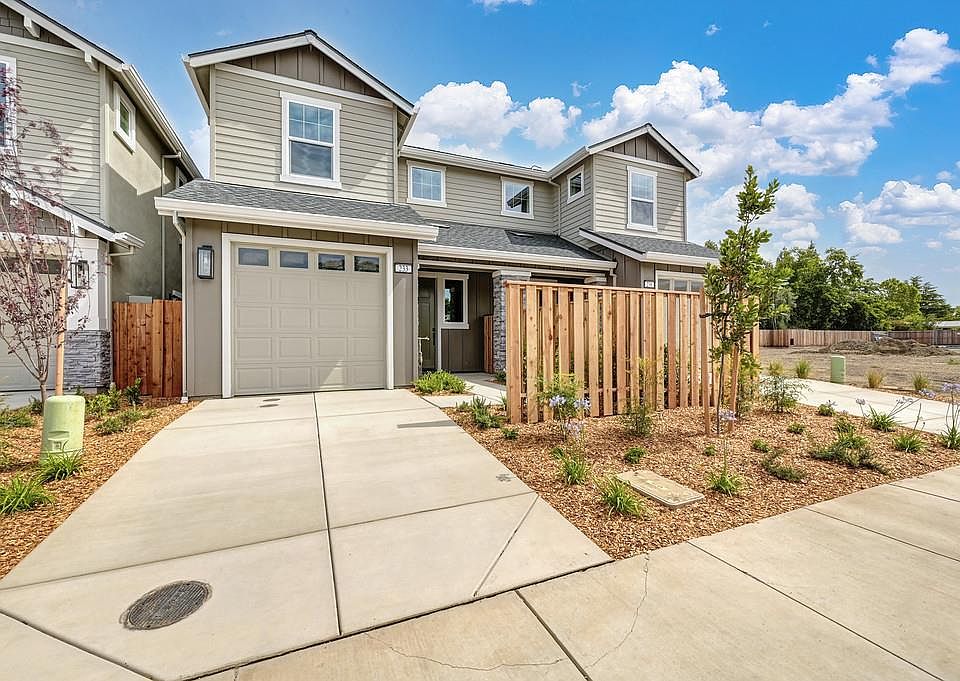 1st image of 233 Chico Pl