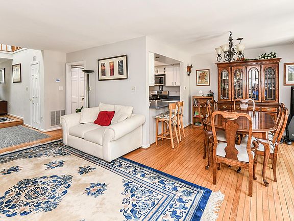 3rd image of 3848 Waythorn Pl