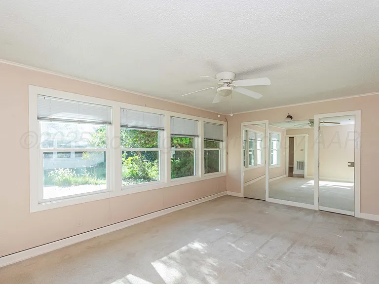 2601 S Ong St — Photo 16