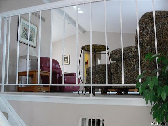 4th image of 42101 Roscommon Dr #281