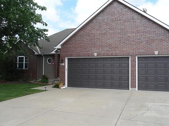4th image of 804 NW Poplar Ct