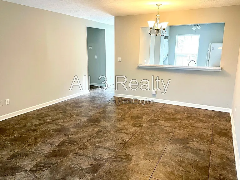 215 Sheraton Ct — Photo 6