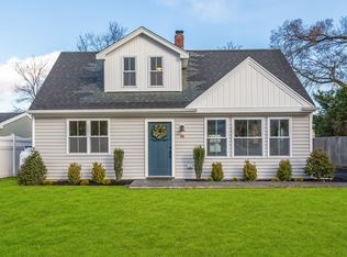 69 Maple St, Islip, NY 11751