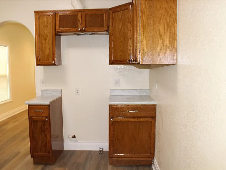 410 Hahlo St — Photo 8