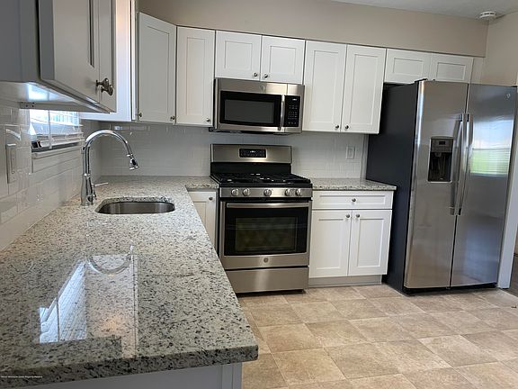 4th image of 78 Coral Dr