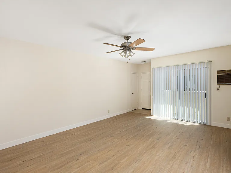7013 Haskell Ave #203 — Photo 18