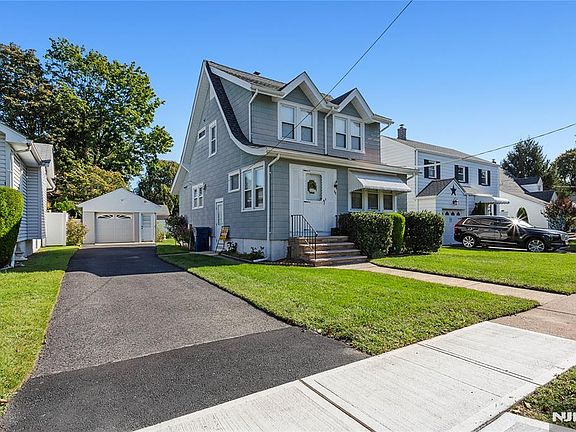 3rd image of 98 Davis Avenue