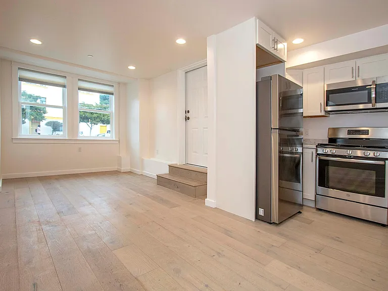 1045 Cabrillo St #7 — Photo 2