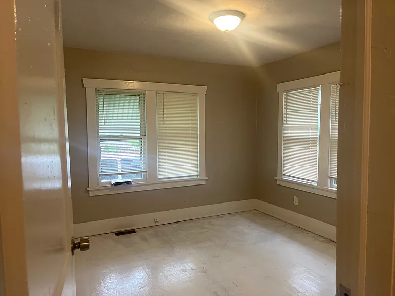 1215 SW Washburn Ave — Photo 10