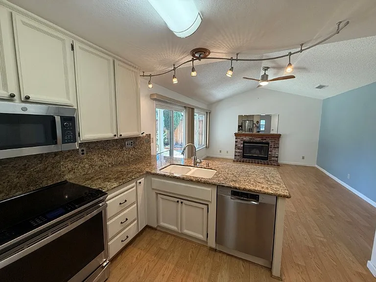 467 Lupine Cir — Photo 27