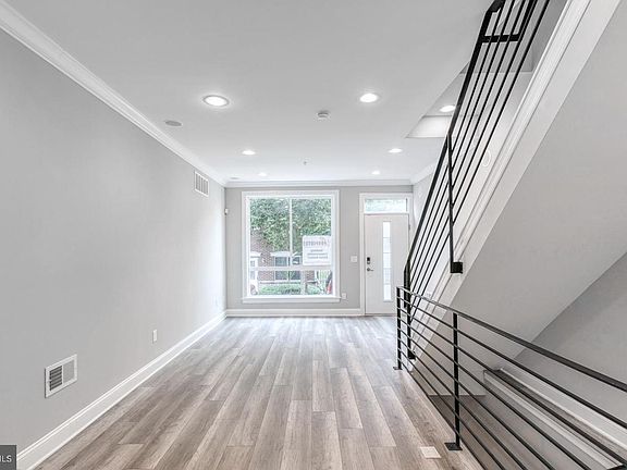 3rd image of 2121 N Orianna St