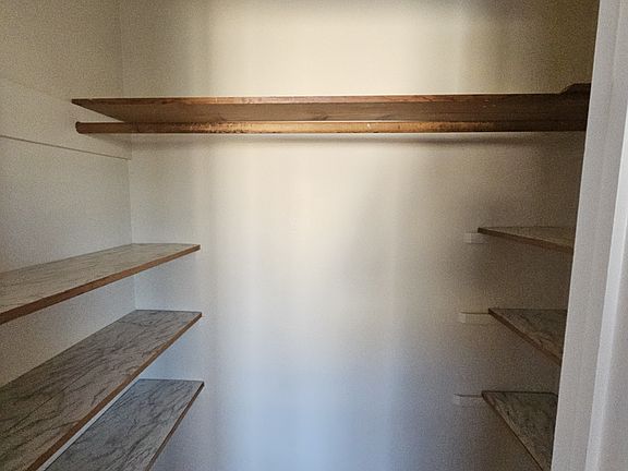 5th image of 323 E Jackson St #6