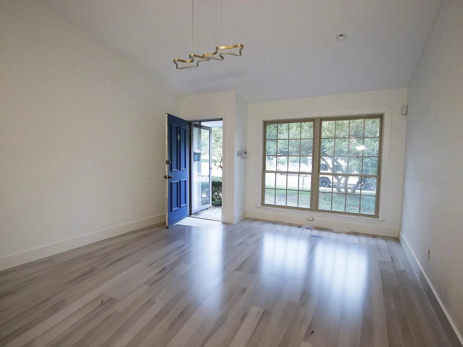 2 bed, 1084 sqft, $2,350 — Photo 2
